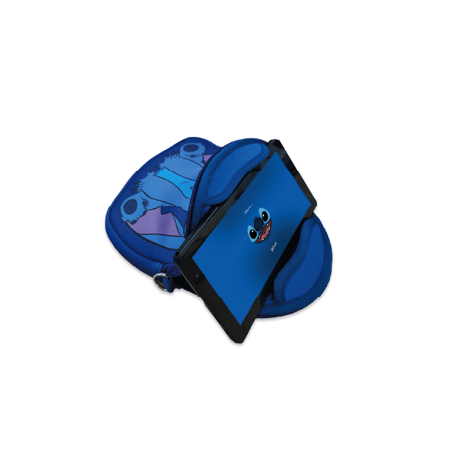 Bolsa do Stitch usada como apoio para o tablet